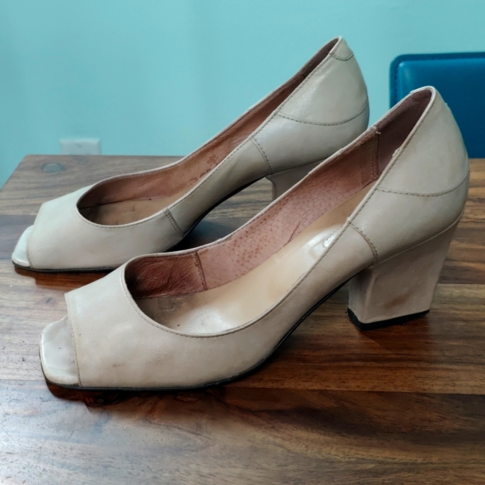 Open toe shoes